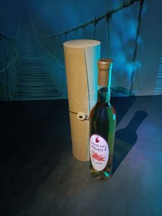 Porta Bottiglia a Pergamena può contenere solo bottiglie slim come questa in foto  con Idromele € 25,00 (in base al costo bottiglia aggiungere 5 € confezione)